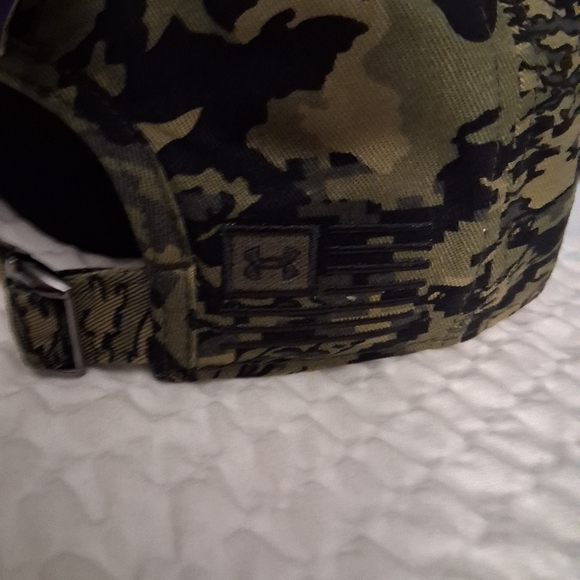 Under Armour Men's Camo hat adjustable - Picture 5 of 6